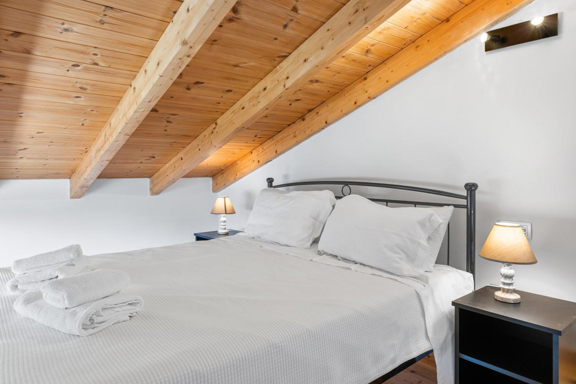 Miralis Apartments Nikiana Luaran gambar